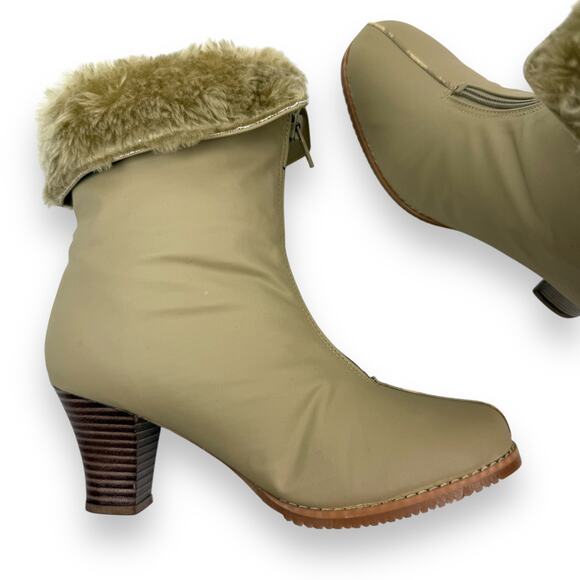 1970's brand new tan winter waterproof faux fur lined boots - Picture 16 of 16